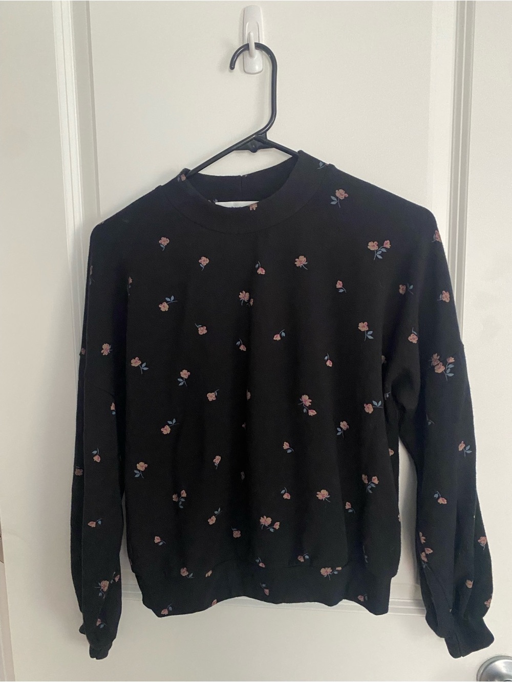 Amour Vert Black Sweatshirt with Pink Floral Embroidery